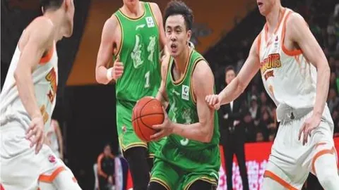 穆西亚拉华丽突破连过对手，精准射门助德甲球队得分